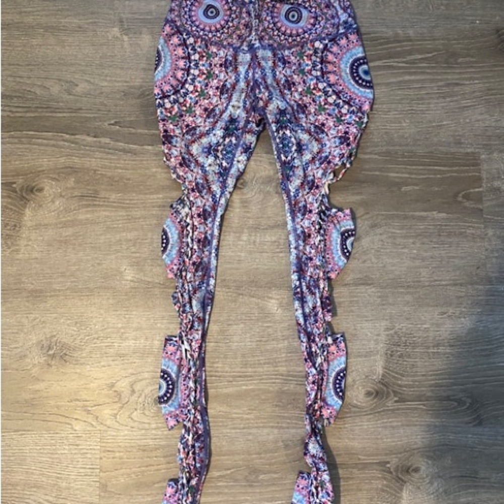 Wolven Chakra Cut-Out Festival Legging - Size S